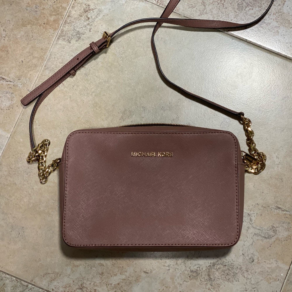 Michael Kors Jet Set Item LG EW CROSSBODY